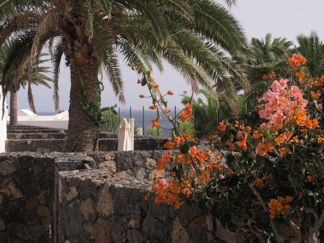 Bungalow Goa Pool View, Playa Roca Residence Sea Front Access - Free Ac - Wifi Costa Teguise Εξωτερικό φωτογραφία